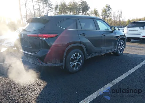 2022 Toyota Highlander Xle z USA, uszkodzony, nr VIN 5TDGZRBH1NS251075